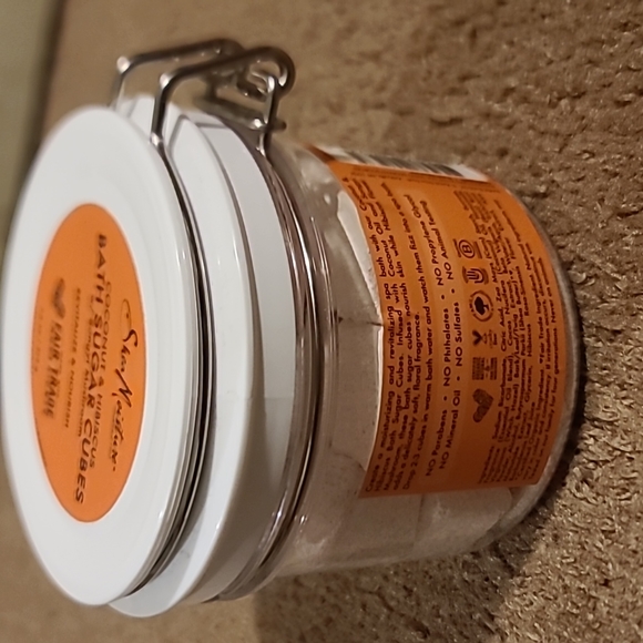 Shea Moisture coconut and hibiscus bath sugar cubes - Picture 3 of 3